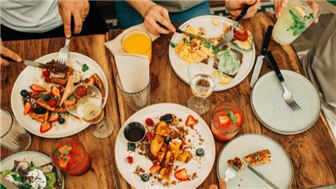 Pizza & More Diner with Long - Term Staff & Semi-Absent Owner
