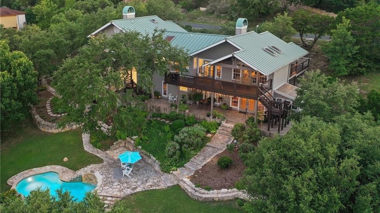 Lake Travis Luxury Lakehouse Rental