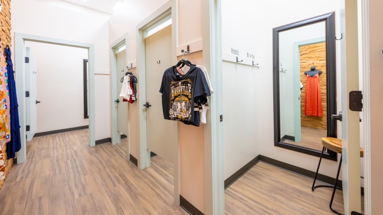 7 Dressing Rooms