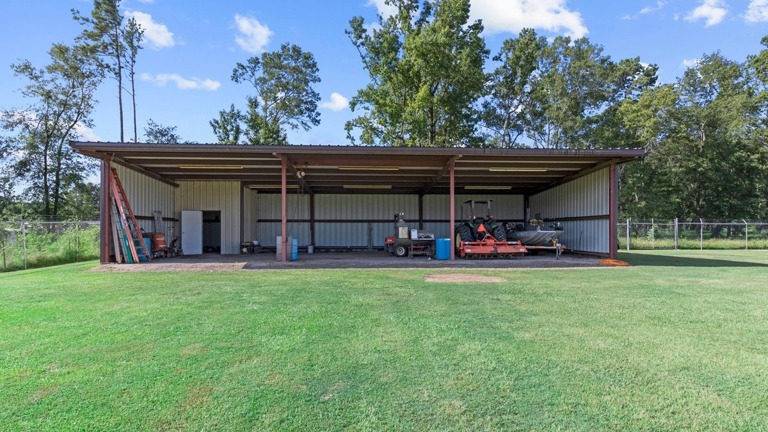 Steel Fabricated building on beams 2,232 sq. ft.