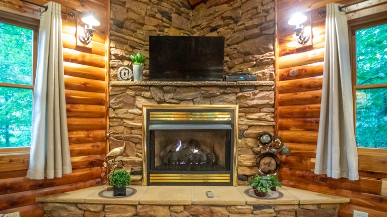 Rustically Elegant Cabins with Fireplaces & Whirlpool Tubs