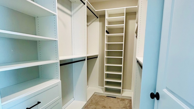 Custom Walk-in Closet Custom Walk-in Closet