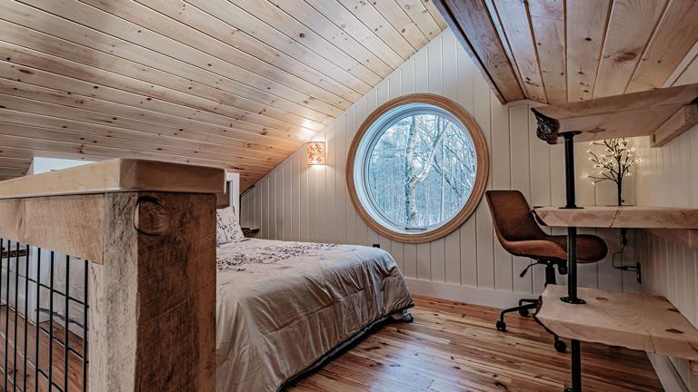 Canopy queen loft.
