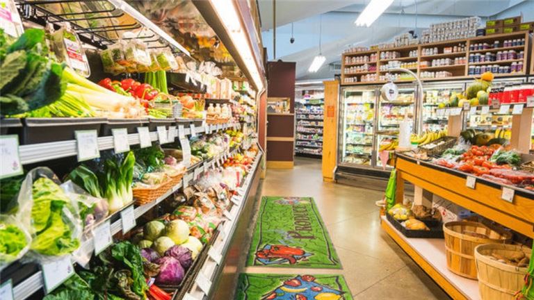 Downtown’s go-to spot for fresh finds and everyday essentials!