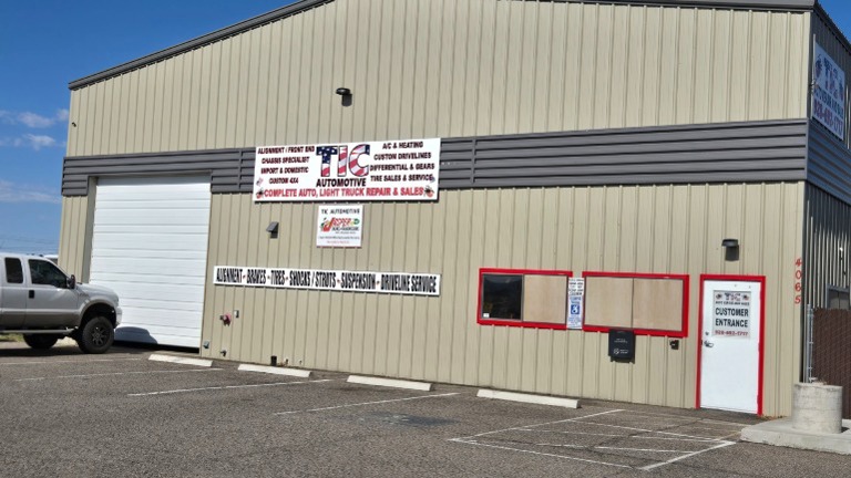 Very welcoming entrance with lots of parking