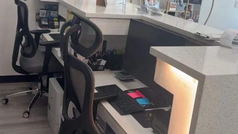 Perfect front Desk Workplace