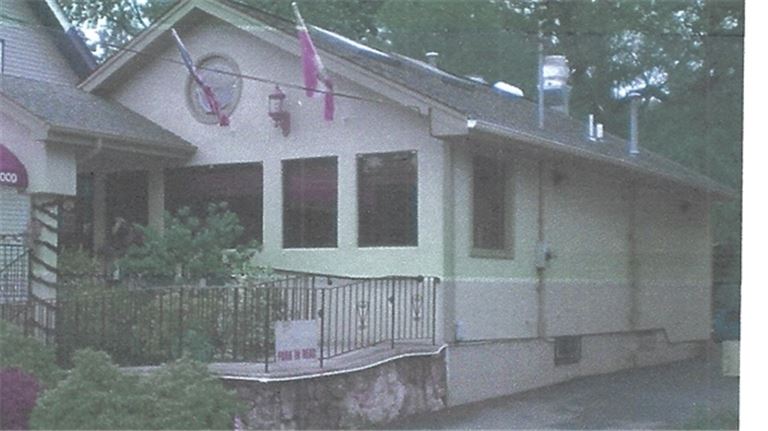 Investment Property! Commercial Property/Building/Restaurant or Retail.