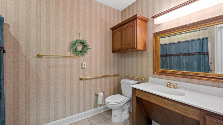 Suite Bathroom