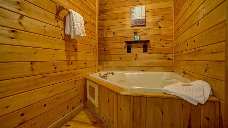 Rabbit Hills jetted tub