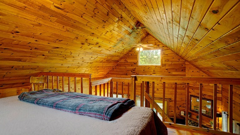 Rabbit Hills loft bedroom