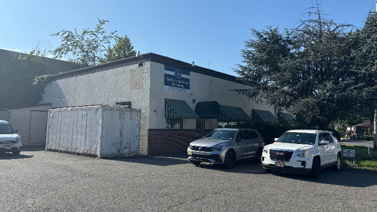 Exterior_Building_Parking_Lot