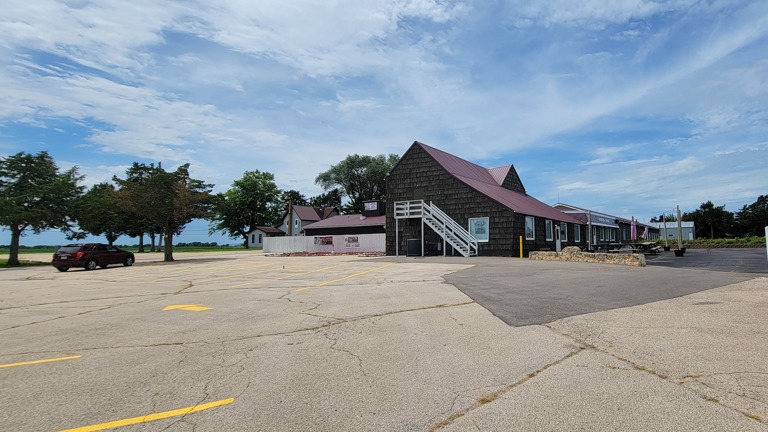Large Parking Front & side entrance