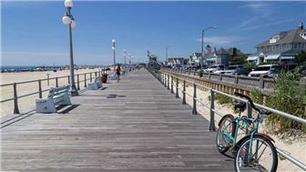 ID #1728 – Phenomenal Location, Steps to the Beach with Liquor!