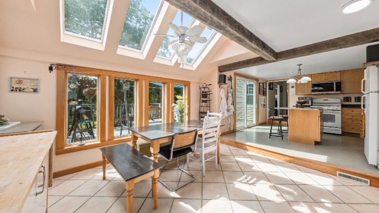 Bright & sunny living space