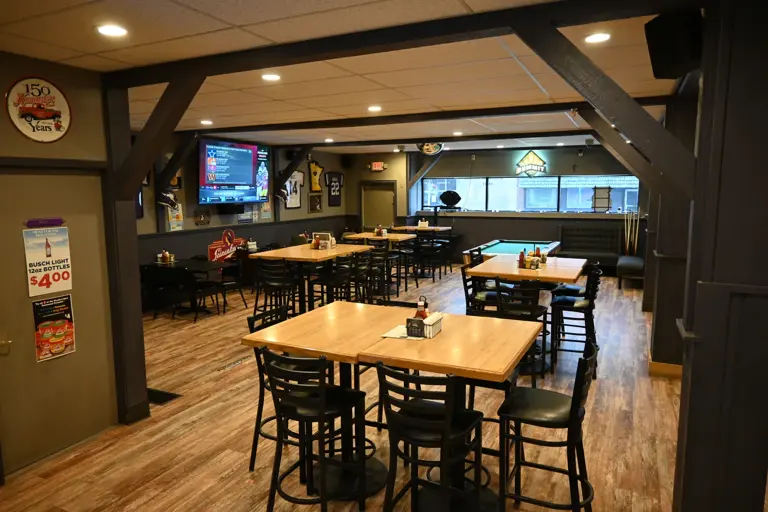 Main Street bar/grill /offsale