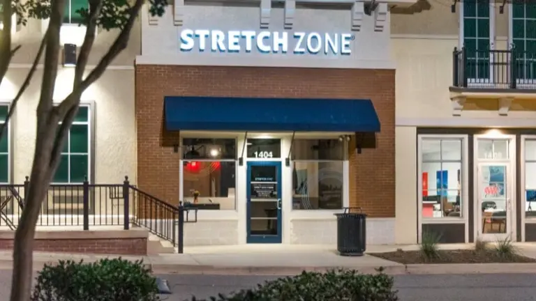 Excellent location next to higher end and popular grocery market Excellent location next to higher end and popular grocery market