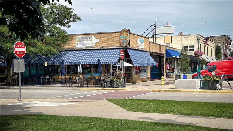100 Broad St, Lake Geneva