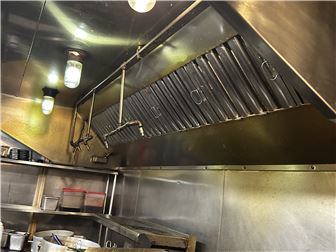 Established freestanding small restaurant w/parking lot in Woodstock