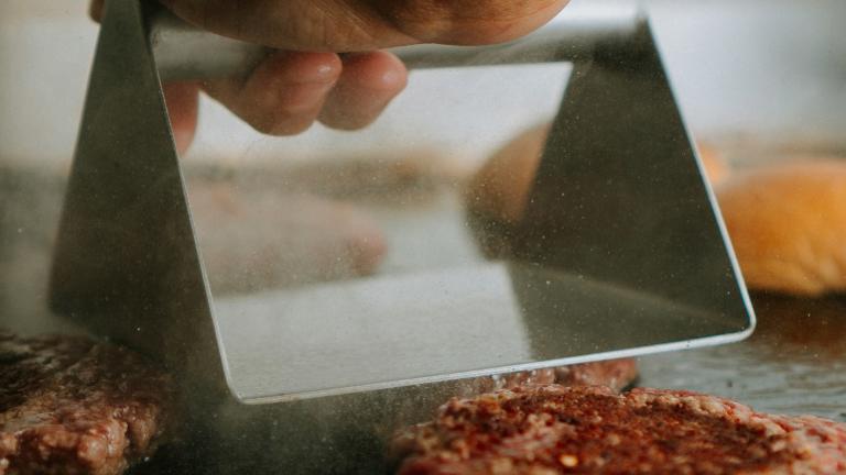 HIGH SEARED, SMASHED CERTIFIED ANGUS BEEF HIGH SEARED, SMASHED CERTIFIED ANGUS BEEF