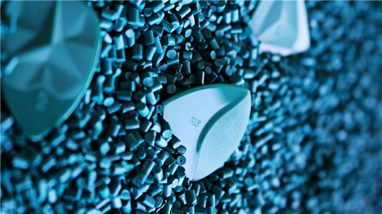 Plastic Pellets to Plastic Panels and Rolls