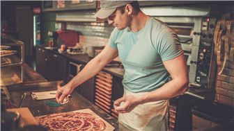 High-Volume Pizza Spot in Miami Beach’s Tourist Corridor