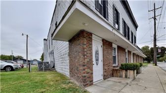 6-Unit Apartment building and Retail Space