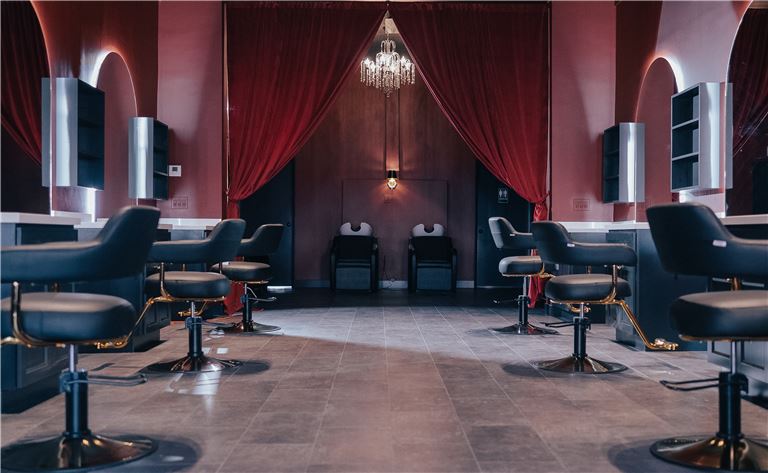 THIS IS THE ACTUAL SALON! NOT AI
