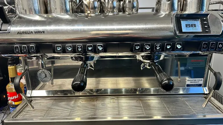 2 Group Aurelia Wave Volumetric 