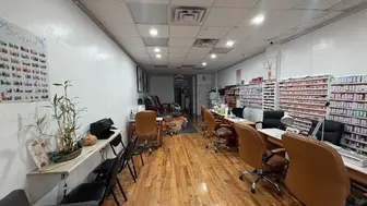 Nail Salon in the center of Jamaica Queens