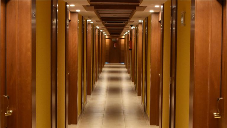Door Distributor