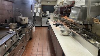Restaurant & Bar with Long History in this community