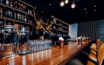 Cambridge Restaurant Bar- Great Location!