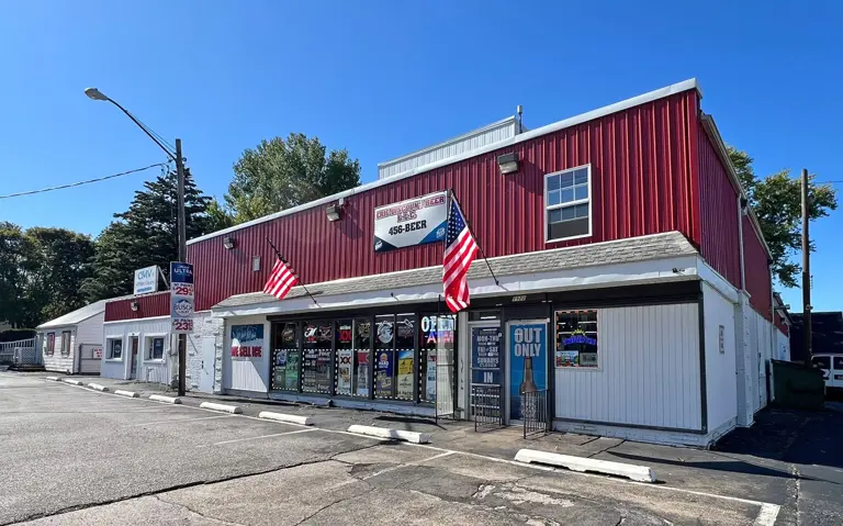 7,700+ SF 4 Building Package