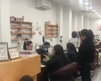 Turn Key High-End Nail Salon [6 Yrs]