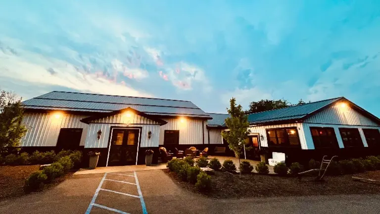 Welcoming 5,000 sq.ft Main Hall and 1,000 sq.ft Enclosed, All-Season Cocktail Room