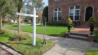 Thriving Real Estate Sign Installation Company - High Growth