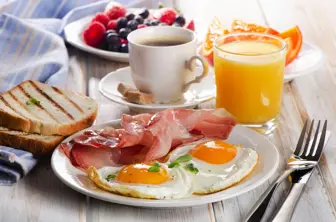 Breakfast and Lunch in a Busy Shopping Center #3218
