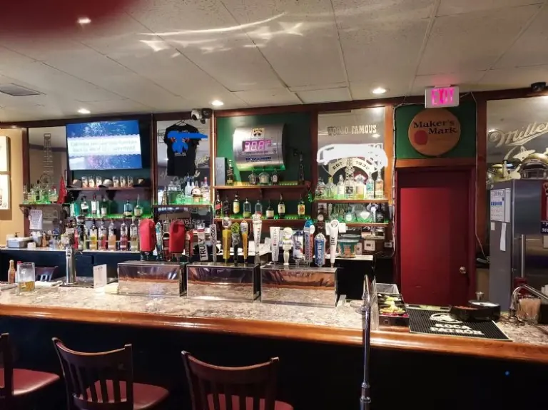 Cocktail bar/food since 1932