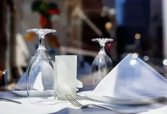 Renowned Romantic Upscale White Tablecloth Restaurant