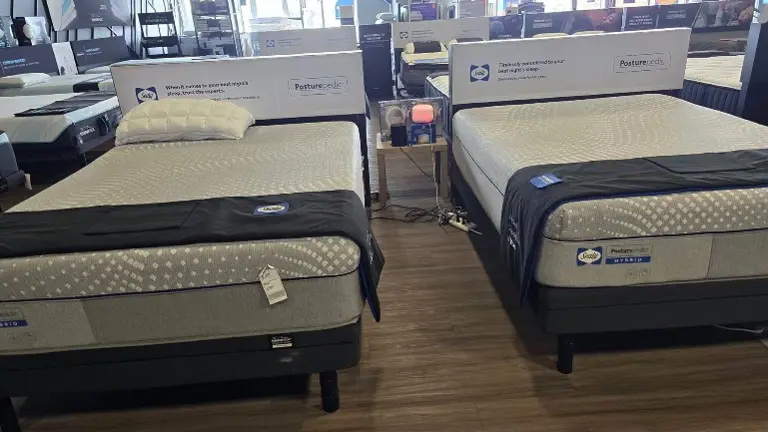 Every Snooze mattress supports spinal alignment, recovery, and restorative rest—helping you feel your best and perform at your peak every day.