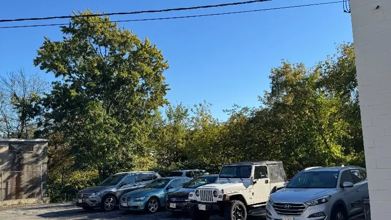 Parking lot (10 spaces)