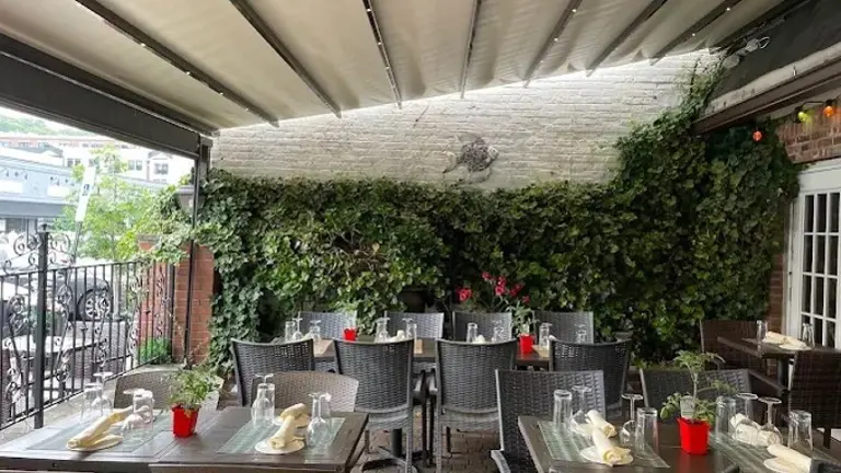 Out Door Seating!!
