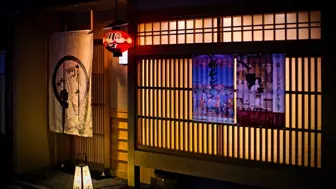 Thriving Japanese Restaurant in Prime Shopping Mall Location