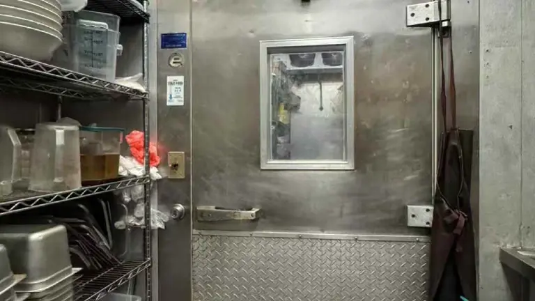 walk-in cooler
