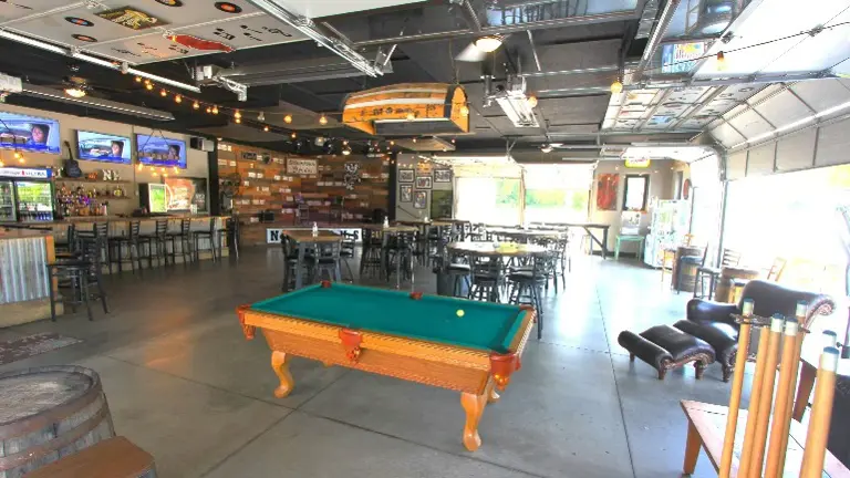 Live Entertainment Pavilion Bar