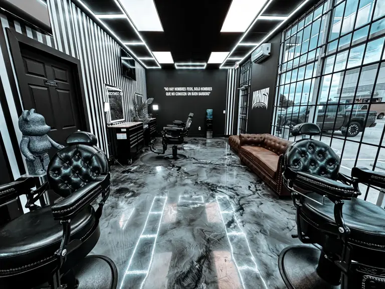 ULTRA CLEAN BARBER SHOP! MINT!!