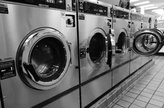 Laundromat-E Valley, Nice - Well Equipped, Water Included.