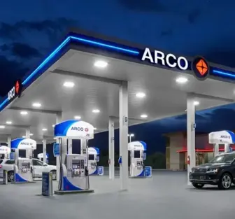 Vinni's Listings Arco Branded Gas Station on major Cross Street