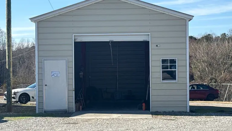 4-Year Old Mechanic Building With Fully Functional Vehicle Lift 4-Year Old Mechanic Building With Fully Functional Vehicle Lift