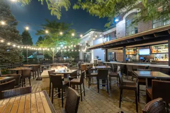 Established Restaurant - HUGE outdoor space!
